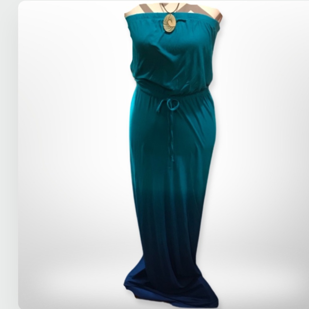 Only $5 Dollars when Bundled!!!! 👻✅ 👗💋🎉 Beautiful Strapless blue ombré dress - Picture 3 of 6